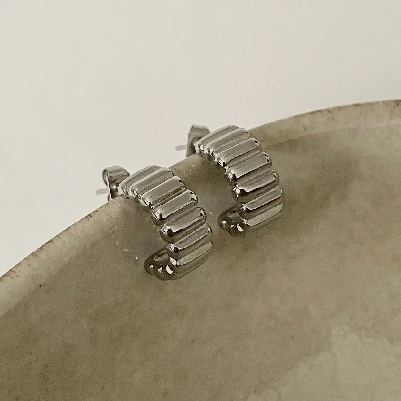 Emma Mini Ribbed Earrings